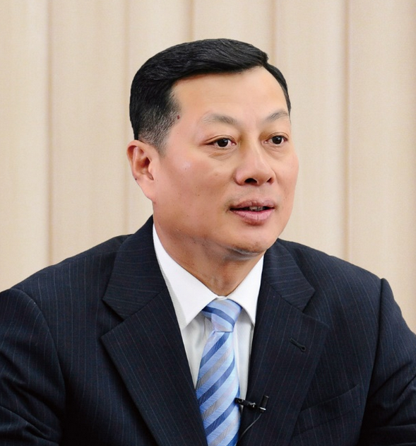 乘风破浪正远航，奋进东风扬劲帆