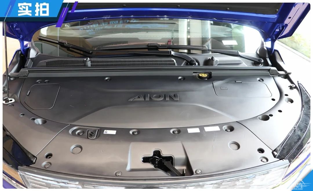 下雨天都这么多人看埃安V，最大的亮点居然不是600km续航？