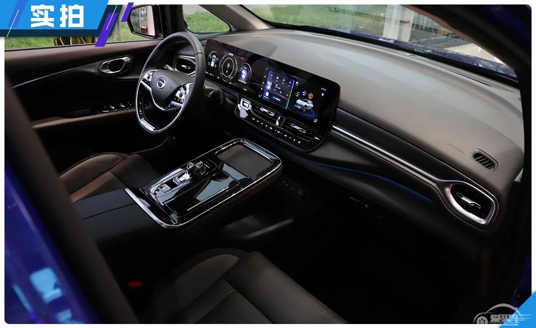 下雨天都这么多人看埃安V，最大的亮点居然不是600km续航？