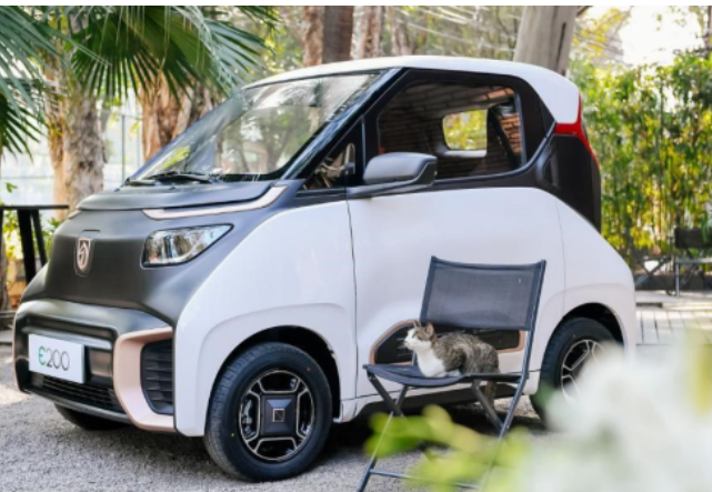  宝骏E200和众泰E200对比，选代步车哪款才更适合 