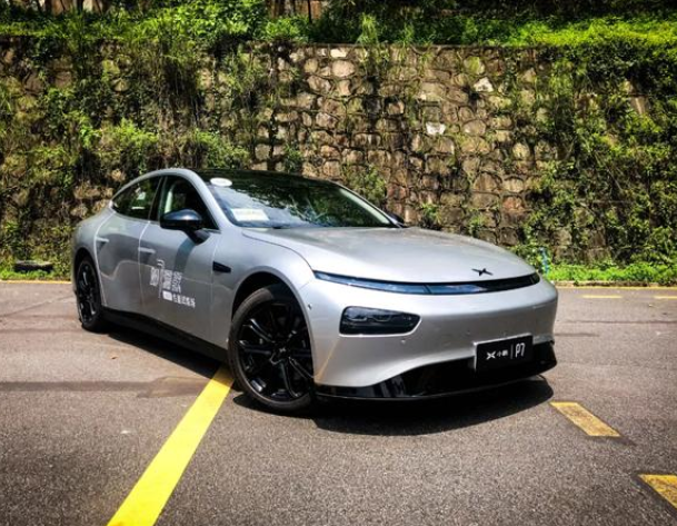  终于，特斯拉迎来了真正的对手——试驾小鹏P7 