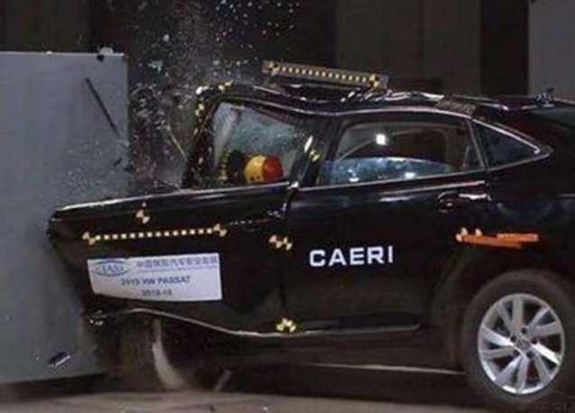  帕萨特断A柱让人瑟瑟发抖，奔腾T99运动版加强3H结构让你安全上路 