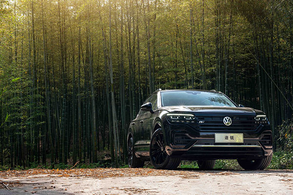  精锐之驾 尊崇登峰 途锐3.0 TSI 锐尊版统领而来 售价82.18万元 