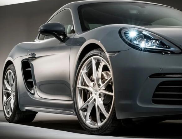  那些超豪华品牌的入门级轿车，其实离我们并不太远 