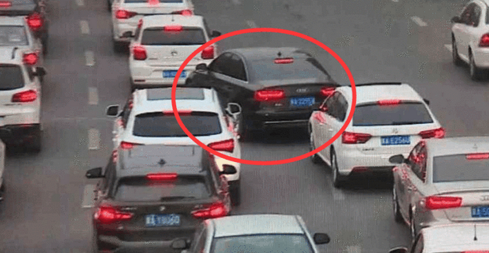 加塞辱骂闯红灯一气呵成，对付路怒症就该这么