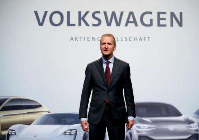  大象艰难转身——7大车企巨头如何应对行业剧变 