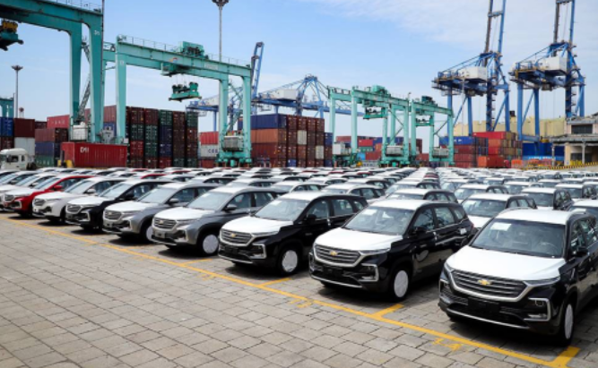 五菱宝骏这款SUV有看点，布局5/6/7座布局全球，对