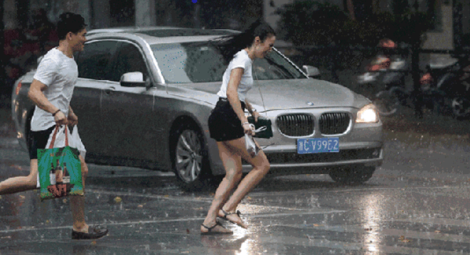 雨天清晰行车妙招，99%司机都不知道