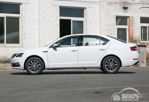 斯柯达明锐掀背家轿，自带豪车血统，十万元就能拿下