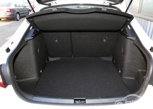 斯柯达明锐掀背家轿，自带豪车血统，十万元就能拿下