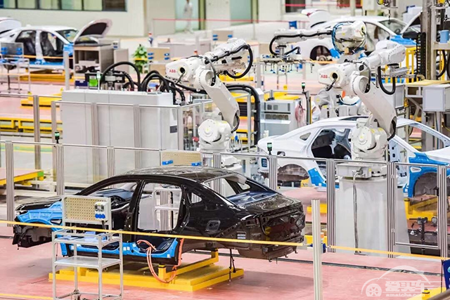 【汽车人】上半年工业“V”字反转，车企押宝三季度