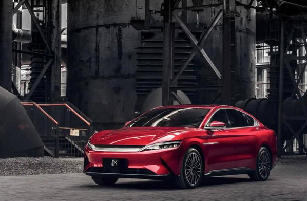 燃油和新能源并举，这两家车企谁能率先突围？