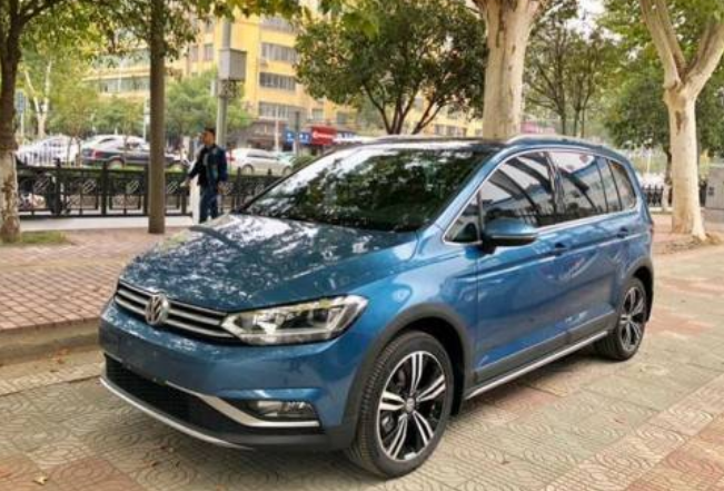  三十而已，提上汽大众Touran途安L拓界版，是它没错了！ 