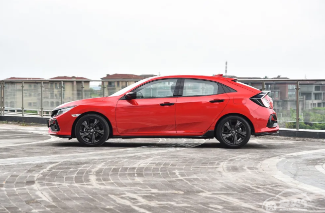 「汽车导购」15万左右想买运动家轿？推荐这三款，颜值高动力强！