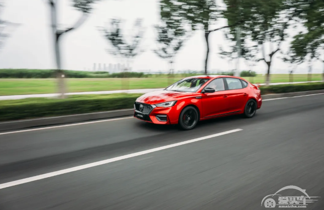 「汽车导购」15万左右想买运动家轿？推荐这三款，颜值高动力强！