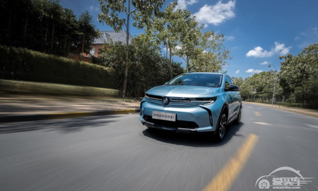 试驾丨单踏板模式+一键增强动能回收，微蓝7真的不用踩刹车？