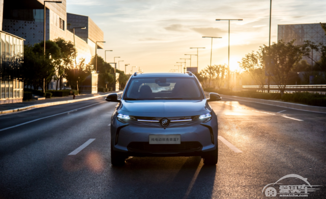 试驾丨单踏板模式+一键增强动能回收，微蓝7真的不用踩刹车？