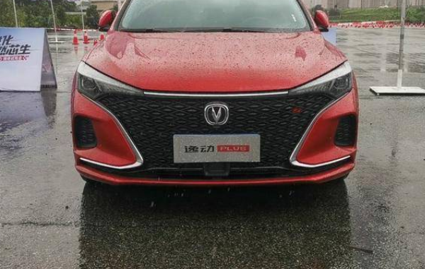  长安逸动PLUS赛道评测，动力强劲，底盘滤震好 