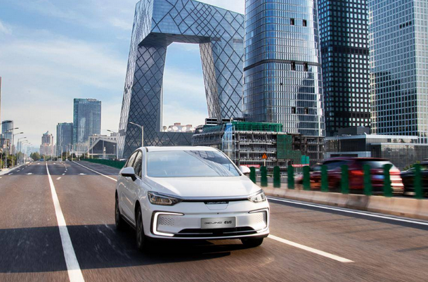  BEIJING-EU5/比亚迪秦EV/广汽新能源Aion S三款纯电轿车怎么选？ 