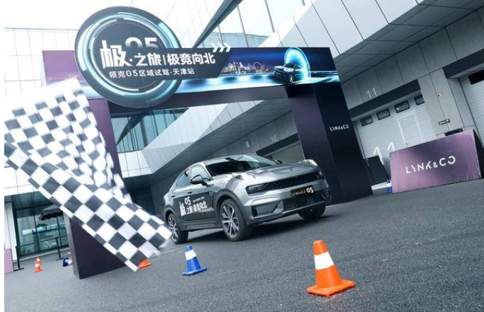  领克最贵的车，开起来是种怎样的体验？05给你一个答案 