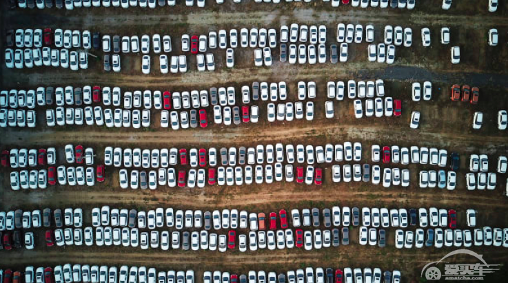 读懂吉利半年报：当市场遭遇暴击，龙头车企该坚守什么？丨壹财眼