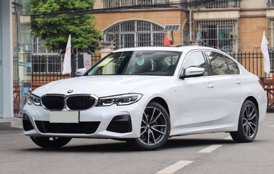  中型车月销量亚、季军，宝马3系和奔驰C级怎么选？ 