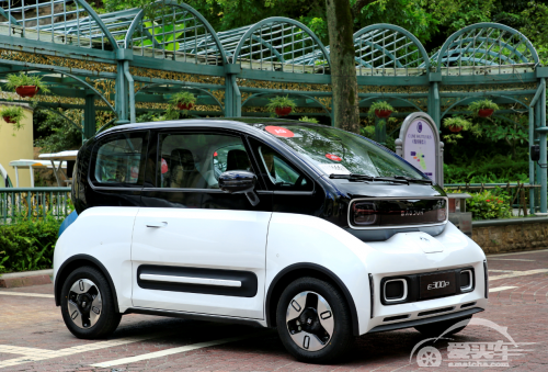 与特斯拉一样的智能好用，新宝骏E300成为城市出行潮流