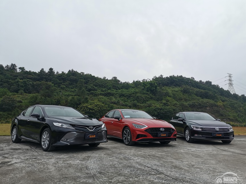 20万落地买合资B级车，第十代索纳塔、凯美瑞、迈腾探店对比