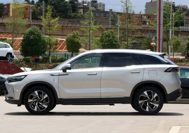 轴距达2800mm，却定位于紧凑型SUV，BEIJING-X7为何选择低调 