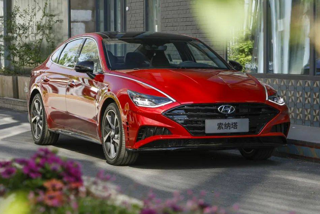  主流合资中型车，北京现代第十代索纳塔依旧是高品价比代表 