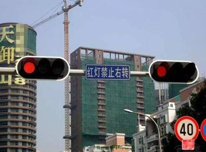 12分也未必够用，这4种隐形违章叫你防不胜防