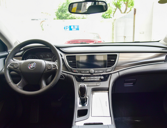 还要啥迈腾，刚上市就降至17.02万，新款君越车长