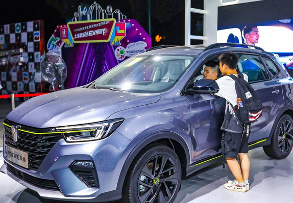  上汽荣威冠名赞助上海欢乐谷电音节 七夕与你浪漫在一起 