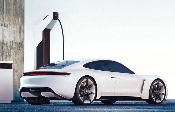 来自灵魂的拷问，家用电动车应该在哪充电？