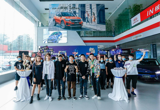 一起“乐夏”，混乱止痛乐队炸翻现场 凯酷代言