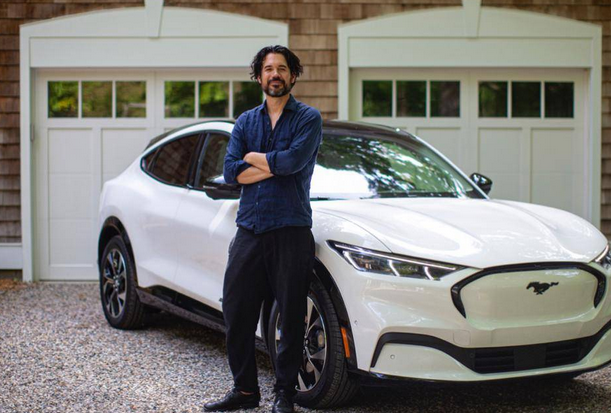 “声音玩客”用Mustang Mach-E声浪进行谱曲创作！