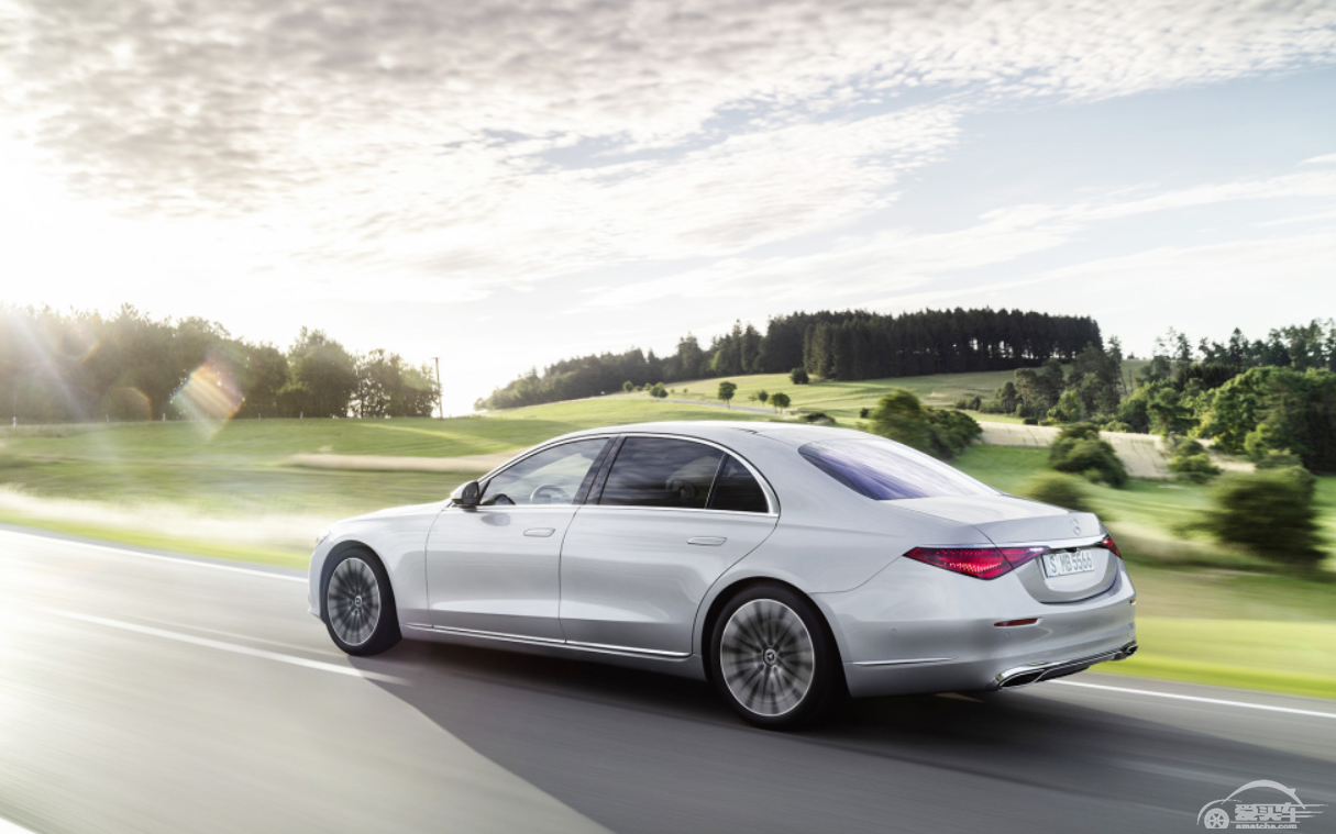 被科技感“绑架”了的新一代奔驰S级，你还会买单吗？
