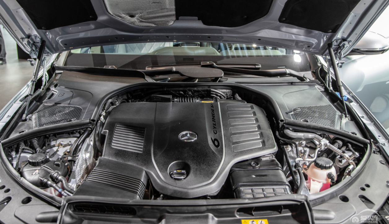 被科技感“绑架”了的新一代奔驰S级，你还会买单吗？