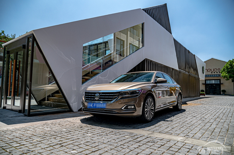 自主与合资B级车王牌之争：传祺GA8对比大众帕萨特