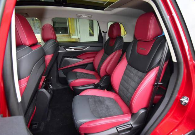  空间秒杀汉兰达的6座SUV 内饰超豪华 终端优惠至10万 