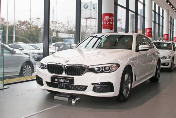 8月豪华品牌销量出炉：宝马夺冠，红旗、特斯拉