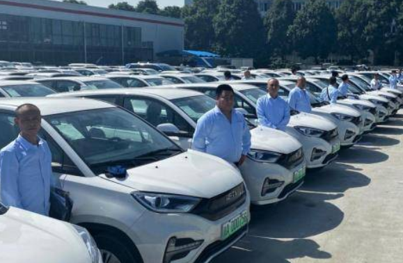  哪吒汽车批量交付 受成都滴哥热捧 