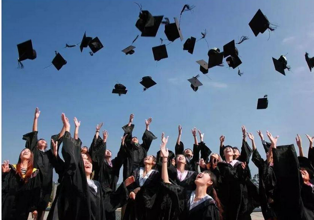  比Model 3更有科技感！新宝骏RC-5为何被称为“网红新秀”？ 