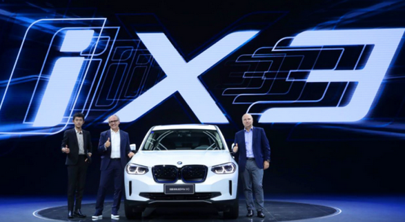  纯电豪华新选择，创新BMW iX3凭什么从中国走向全球？丨车 