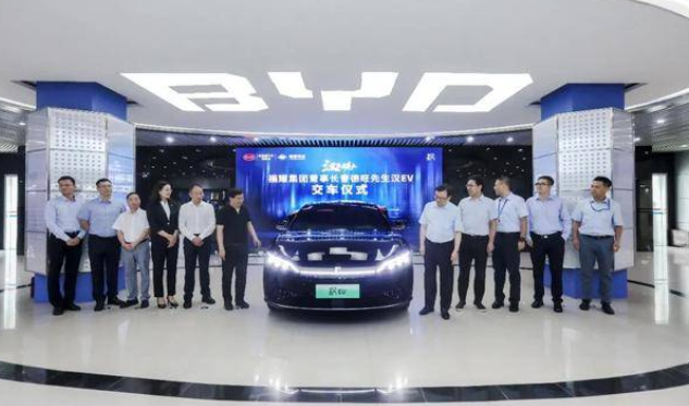  身家百亿，豪车任选却“喜提”比亚迪汉，曹德旺这波操作是为何？ 