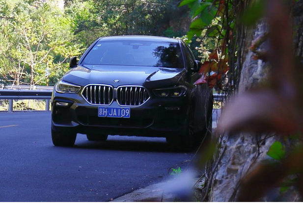 再掀轿跑SUV风潮 试全新一代BMW X6