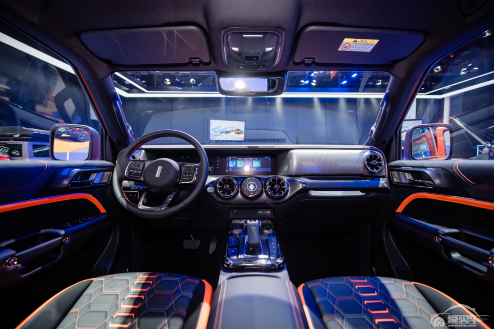 坦克300三“色”齐发，重磅亮相北京车展！