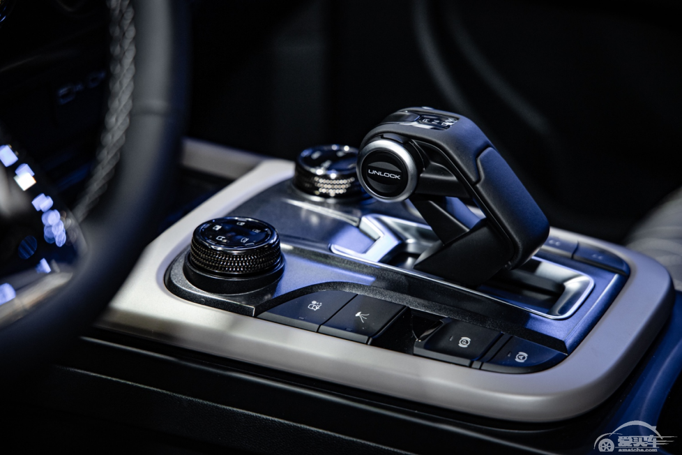 坦克300三“色”齐发，重磅亮相北京车展！