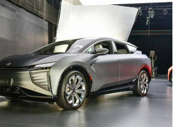  高合HiPhi X售价68万元起！＂前途＂不再寂寞 