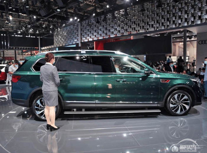 郑谊看车展（10）红旗的高端定制，真正的把奔驰踩在了脚下！